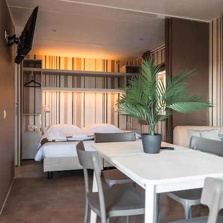 Domvs Glamp 홀리데이파크 *